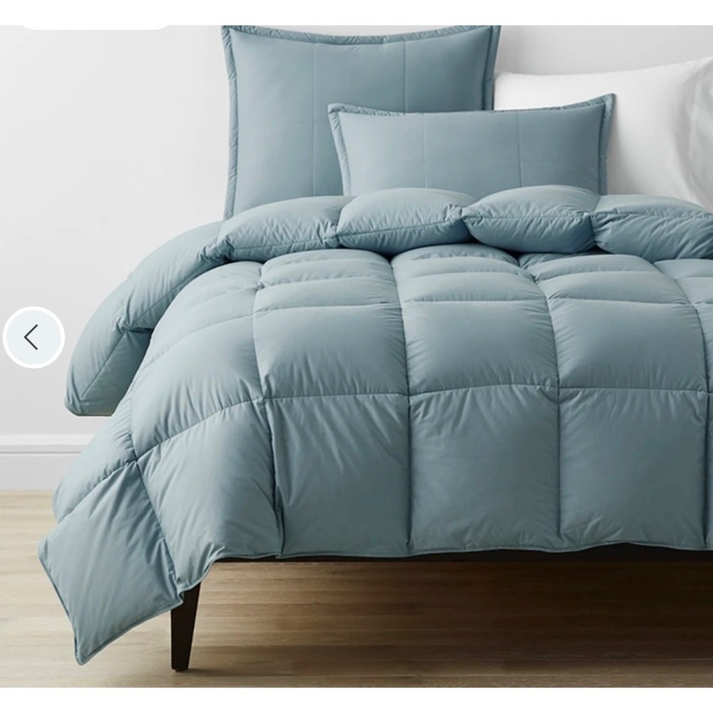 Company Store LaCrosse Down Extra Light Comforter NWT Sea Mist- Full Queen